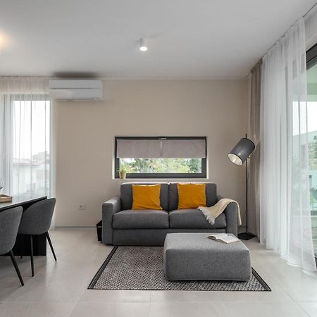 The Q Bliss - Your New 4-Star Hideaway With A Garage Rovigno Esterno foto