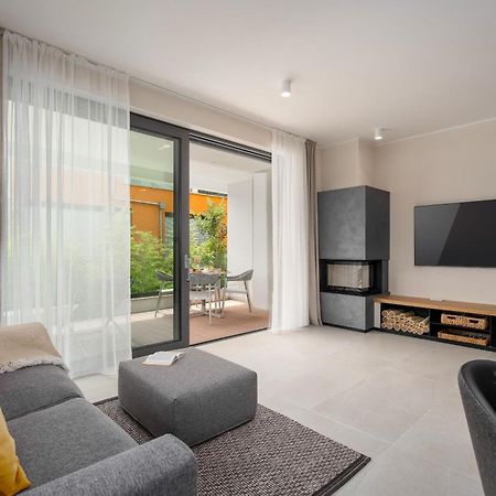 The Q Bliss - Your New 4-Star Hideaway With A Garage Rovigno Esterno foto