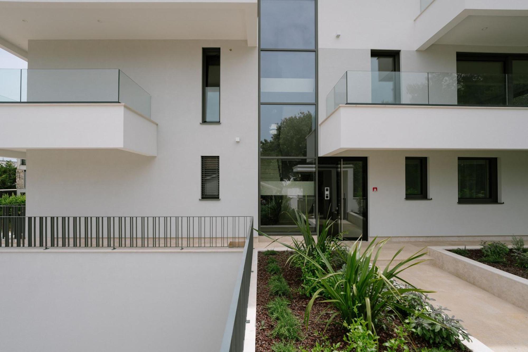 The Q Bliss - Your New 4-Star Hideaway With A Garage Rovigno Esterno foto