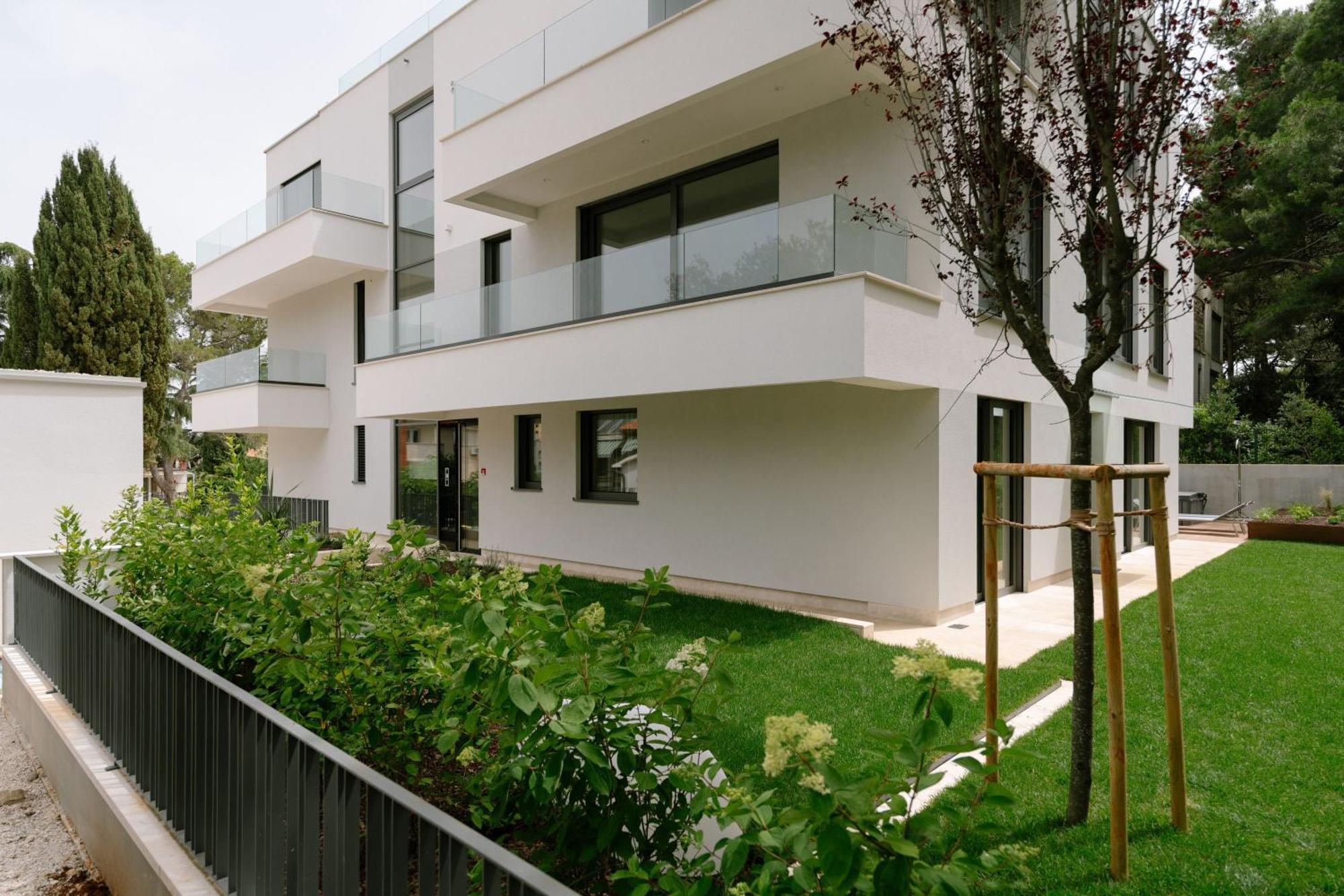 The Q Bliss - Your New 4-Star Hideaway With A Garage Rovigno Esterno foto