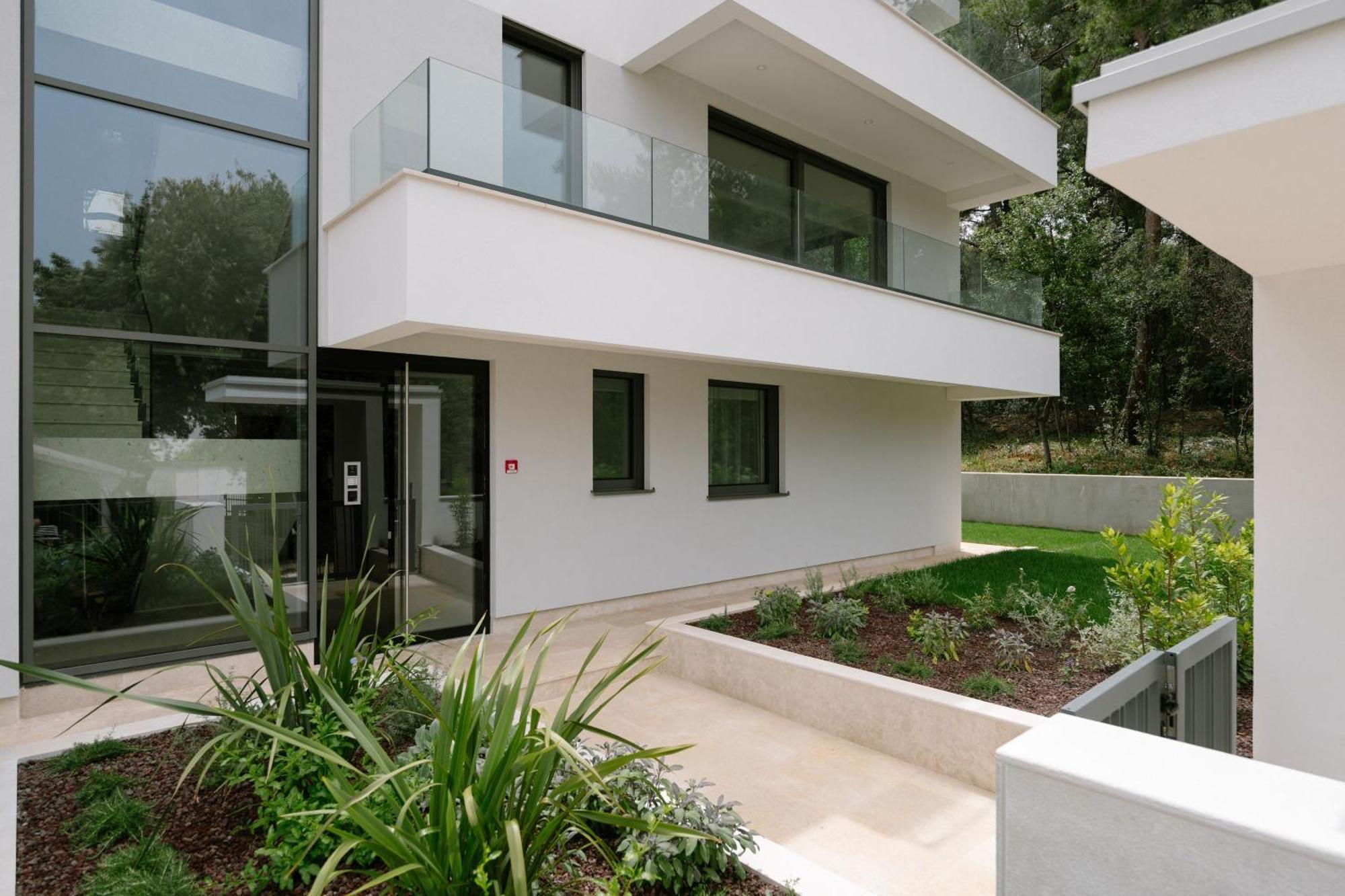 The Q Bliss - Your New 4-Star Hideaway With A Garage Rovigno Esterno foto