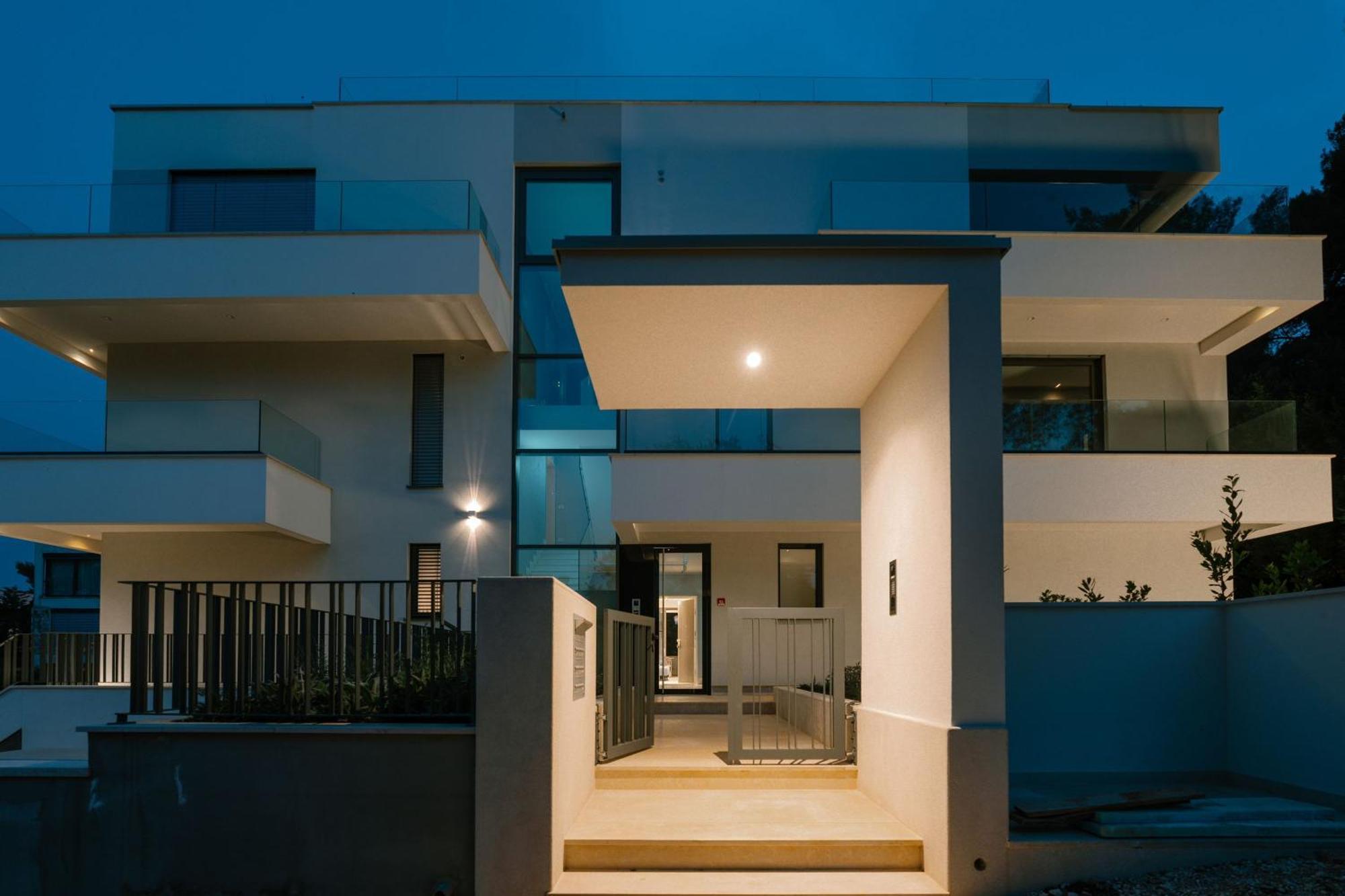 The Q Bliss - Your New 4-Star Hideaway With A Garage Rovigno Esterno foto